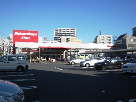 Supermarket. Matsuzakaya 810m until the store (Super)