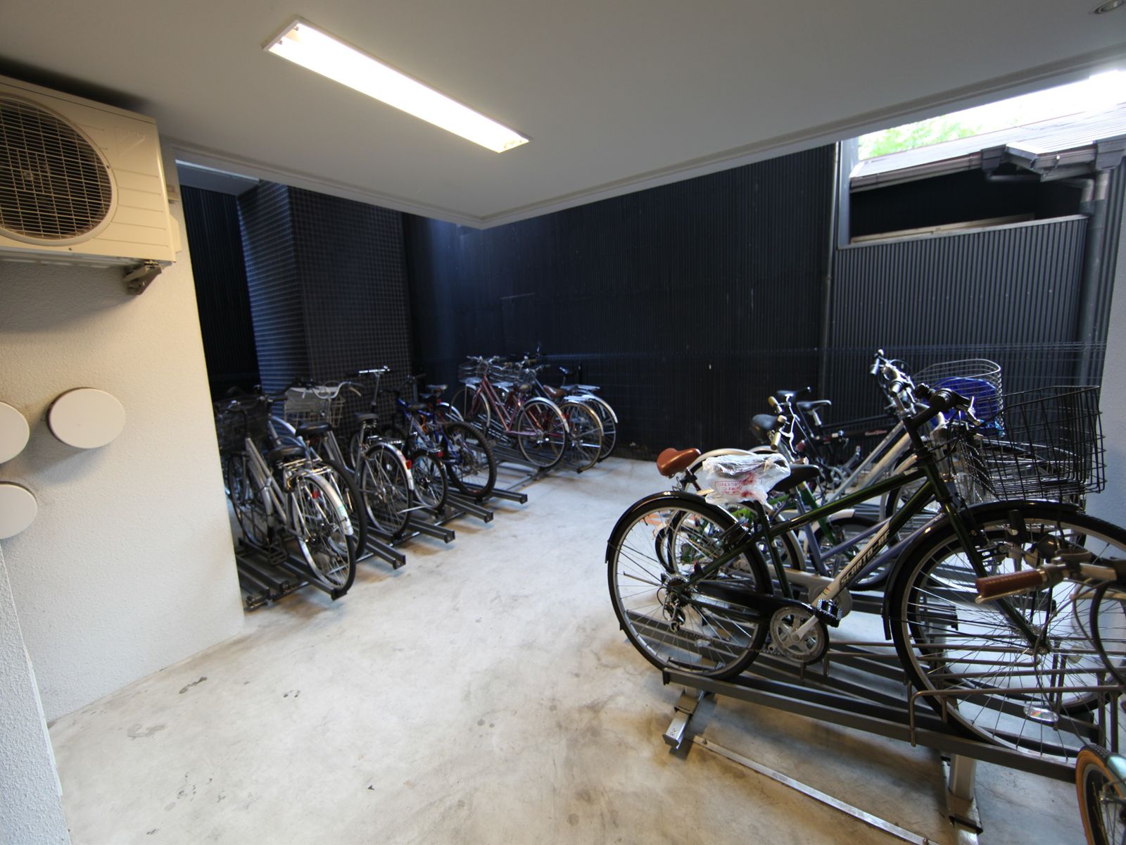 Other common areas. Bicycle equipped