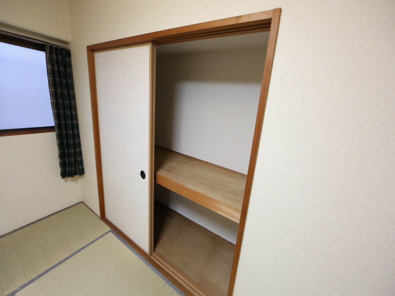 Receipt. Japanese-style room 6 Pledge closet (storage rich have)