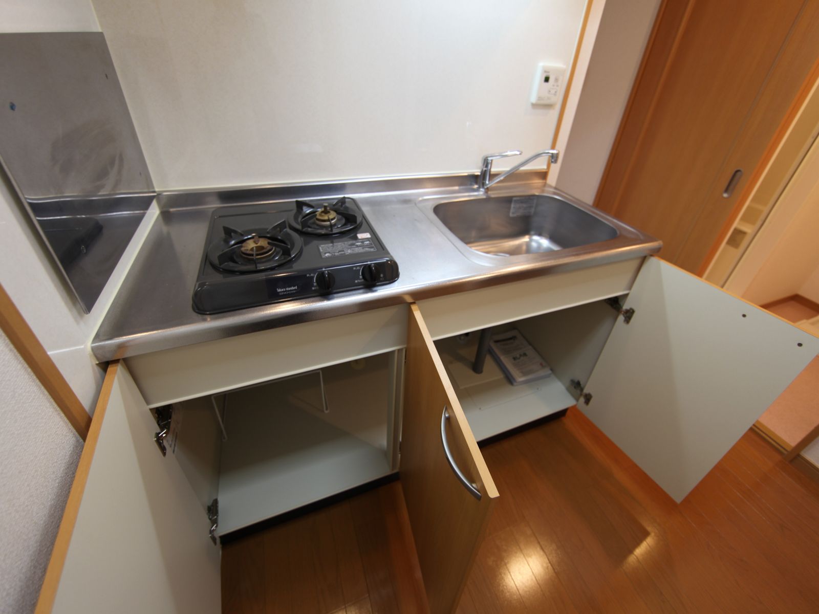 Kitchen. System kitchen (gas 2 burners) Refrigerator ・ Range, etc. You can offer