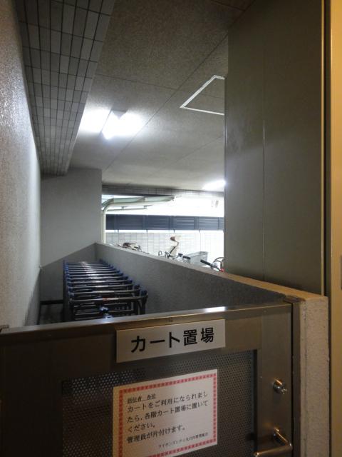 Other common areas. Parking next to the cart yard ・  ・  ・ Use this cart can be transported to the whereabouts floor when there is a baggage. Only after use put on as it is located floors of the yard, Janitor will clean up.