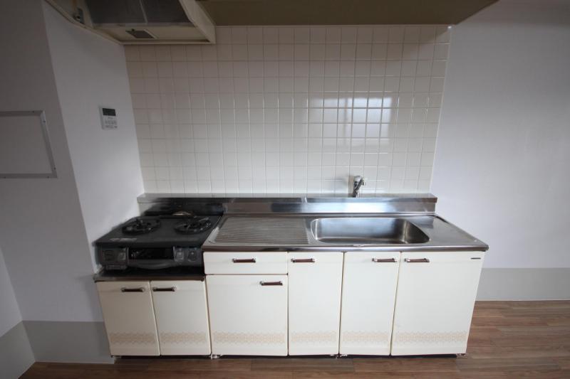 Kitchen. Two-burner gas stove installation Allowed