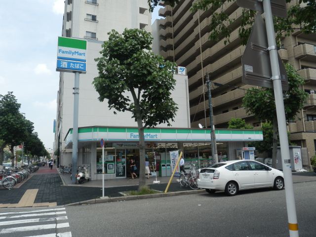 Convenience store. 170m to Family Mart (convenience store)