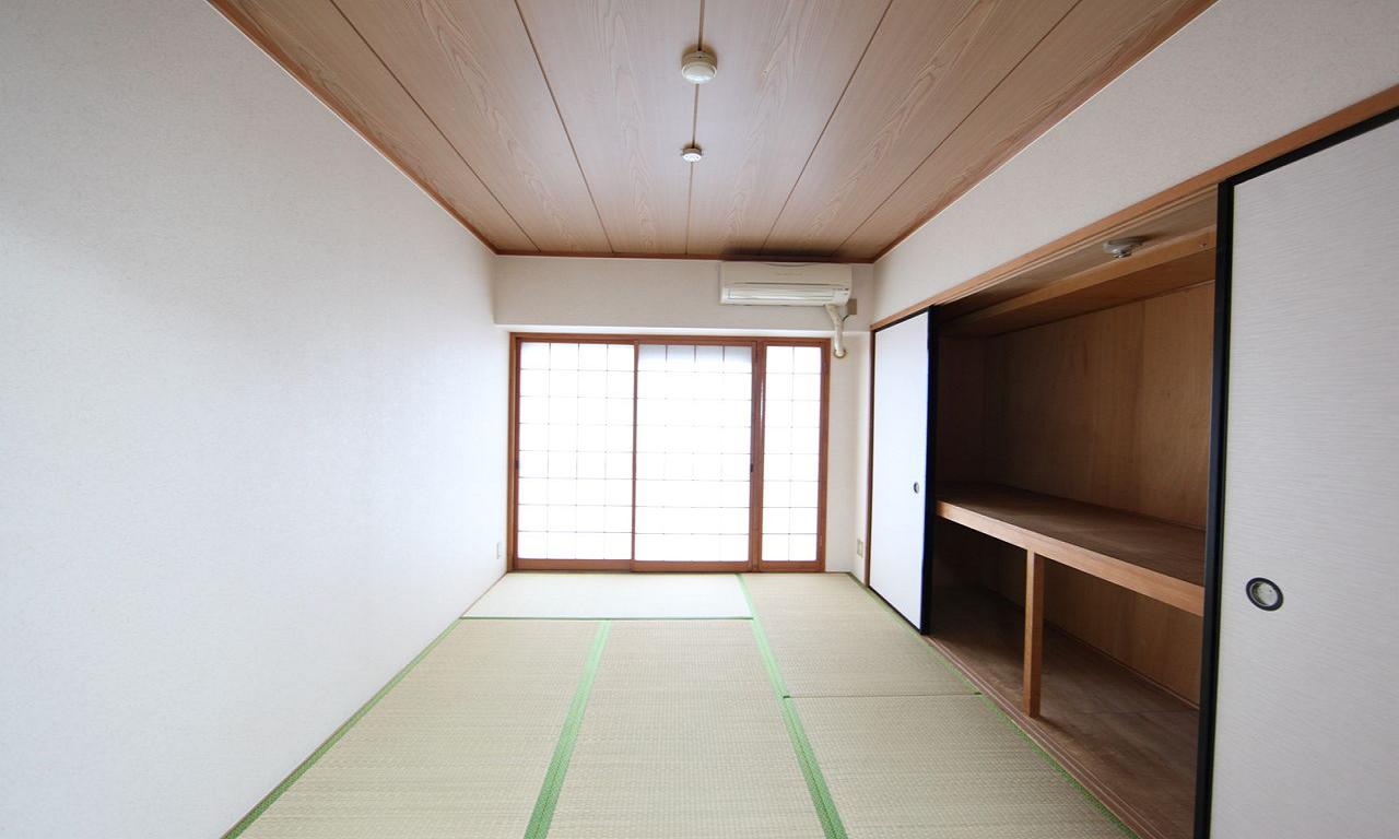 Living and room. Japanese-style room With closet (storage rich have)