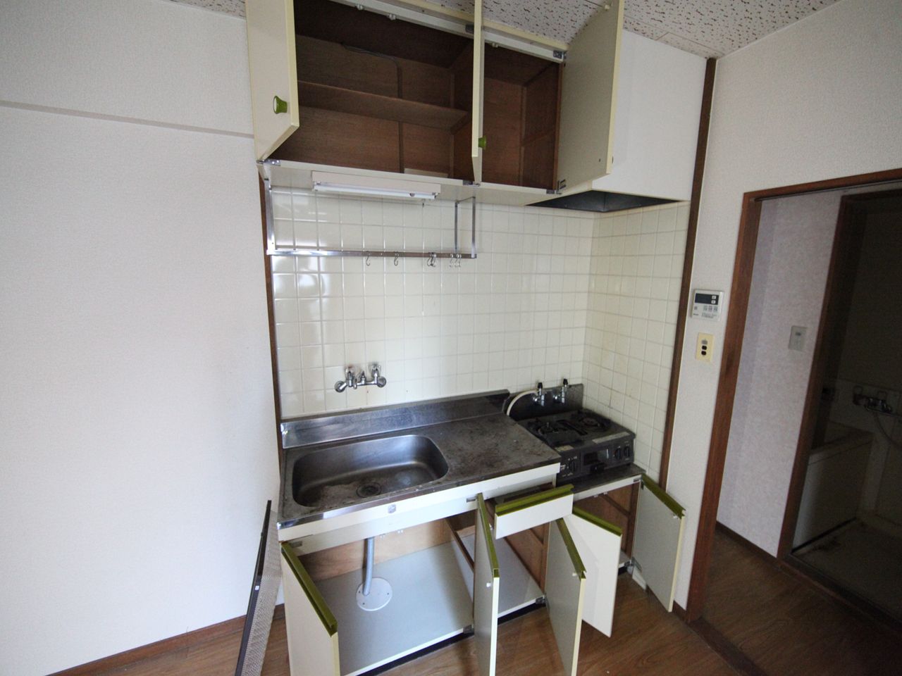 Kitchen. Kitchen (two-burner gas stove was installed) Storage enhancement