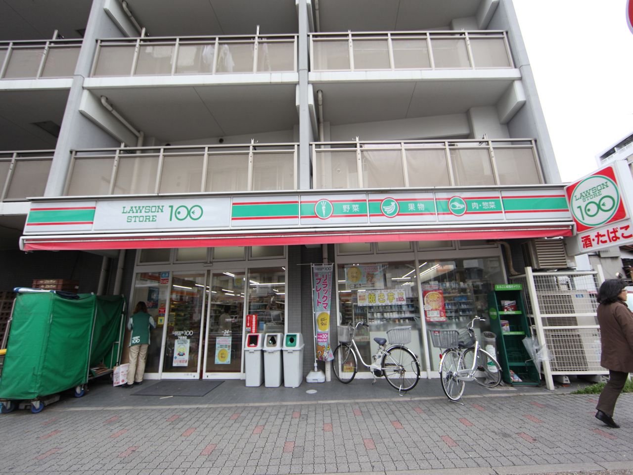 Convenience store. 254m until the Lawson Store 100 under Maezu store (convenience store)