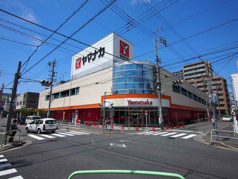 Supermarket. Yamanaka Matsubara store up to (super) 385m