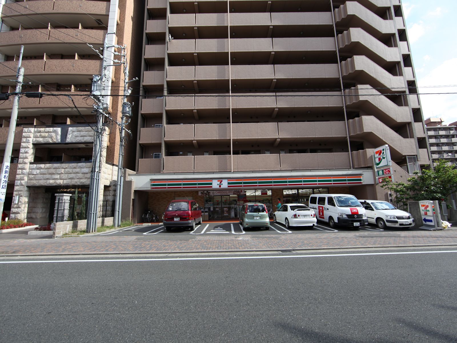 Convenience store. Seven-Eleven Nagoya Osu 4-chome up (convenience store) 338m