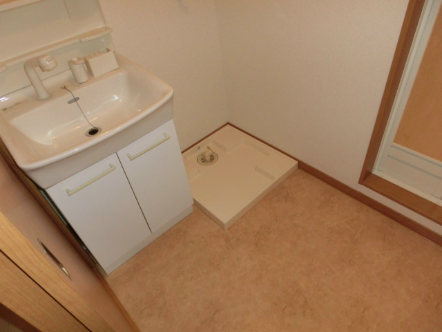 Washroom. Laundry Area ・ Wash basin