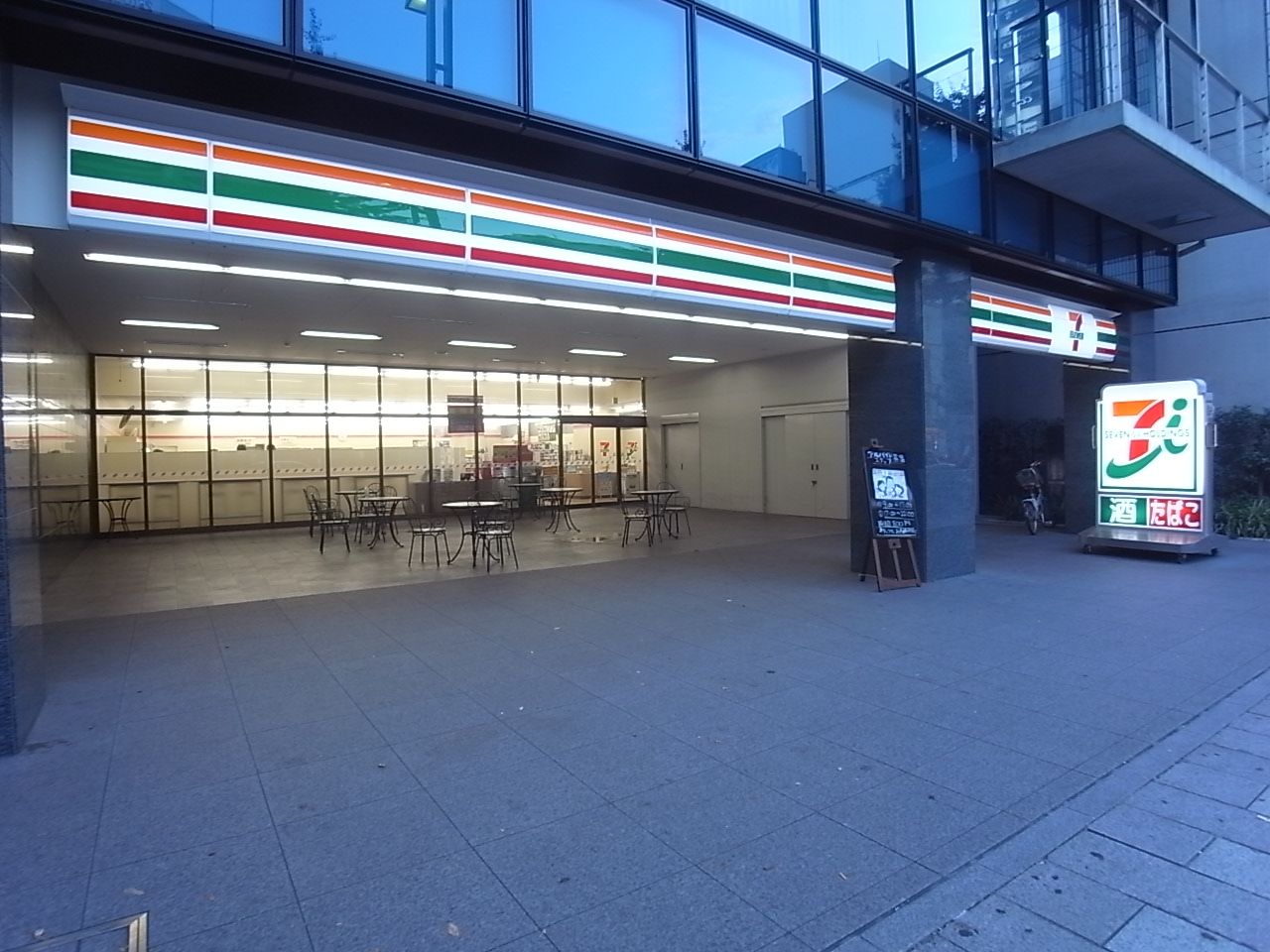 Convenience store. Seven-Eleven Nagoya Xin Rong 1-chome to (convenience store) 30m