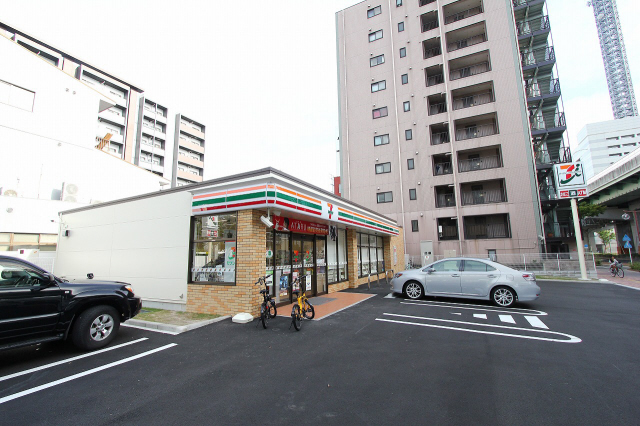 Convenience store. 140m to Seven-Eleven (convenience store)