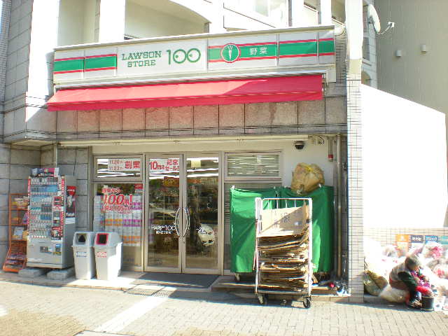 Convenience store. STORE100 (convenience store) to 305m