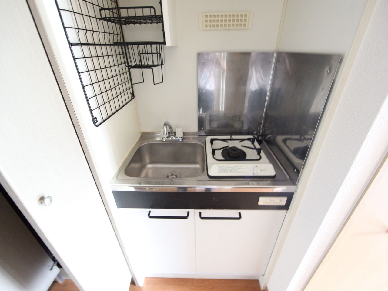 Kitchen. Kitchen (with gas stove)