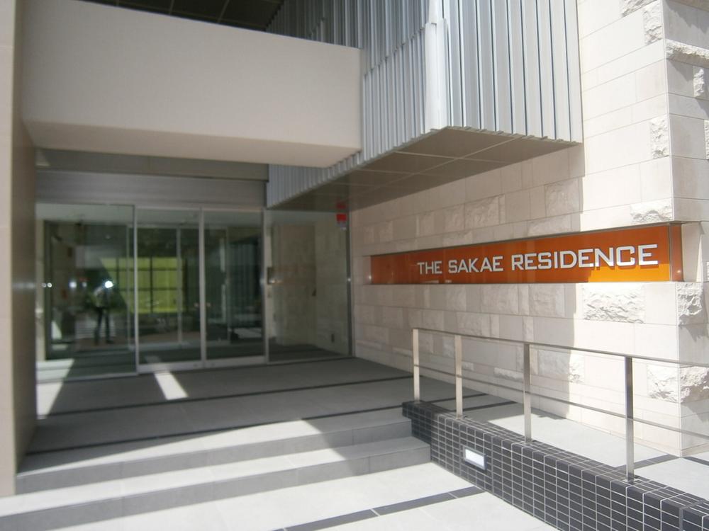 Entrance. Orange of the name board is characteristic.