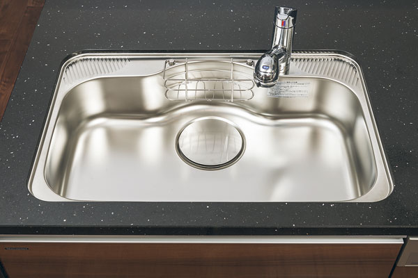 Kitchen.  [Wide type silent sink] Wide sink washable well as large pot easier. Damping material is provided on the back side, It is silent type to suppress such as water splashing sound (same specifications)