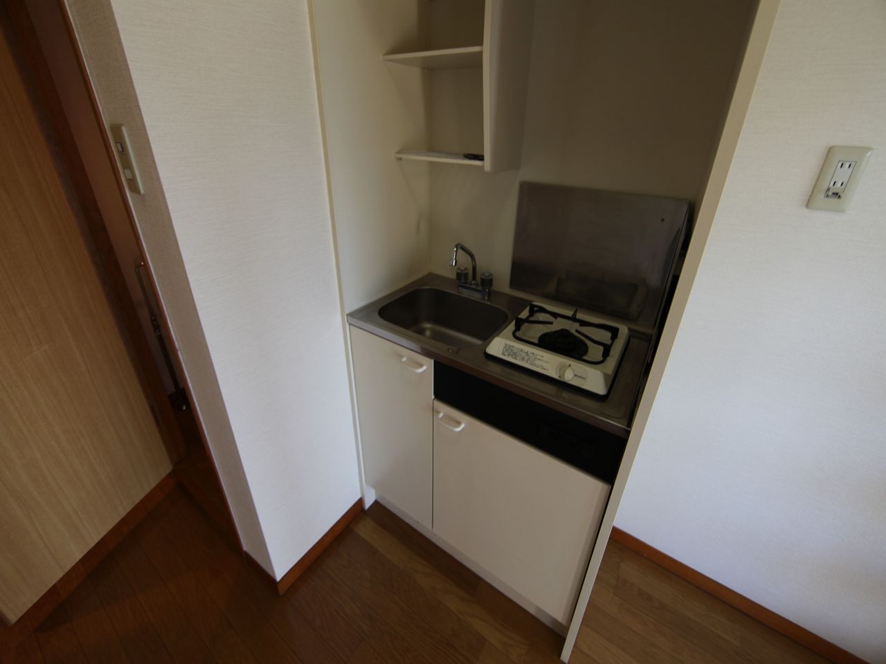 Kitchen. You can kitchen (with gas stove) refrigerator range available