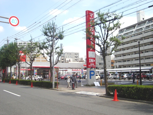 Supermarket. Matsuzakaya to store (supermarket) 608m