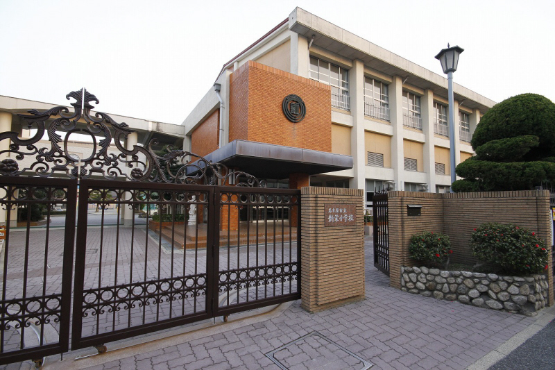 Primary school. Xin Rong to elementary school (elementary school) 429m