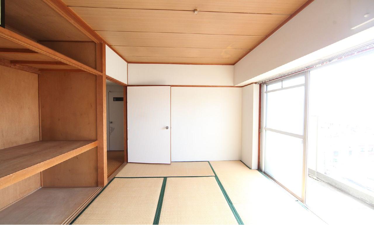 Living and room. Japanese-style room 6 quires Closet has been enhanced