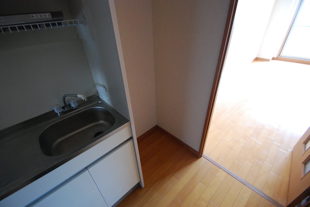 Kitchen. Refrigerator yard