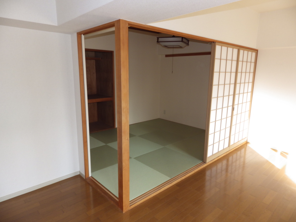 Other room space. Unwind in the tatami rooms