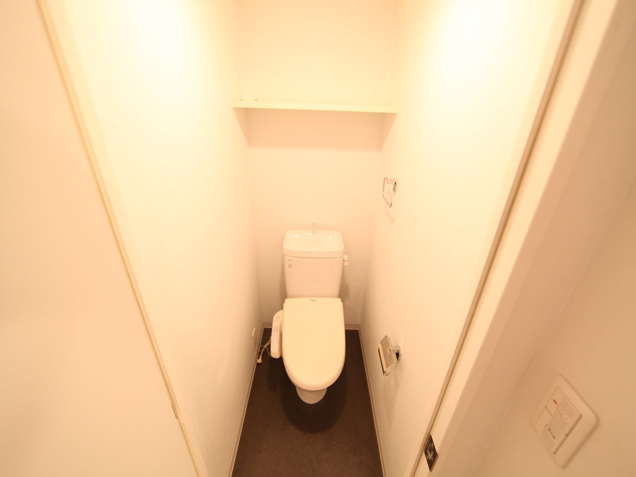 Toilet. Western-style toilet bus ・ Restroom Warm water washing heating toilet seat installation Allowed