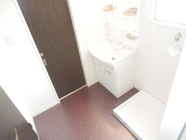 Washroom. Independent wash basin ・ It is undressing space. 