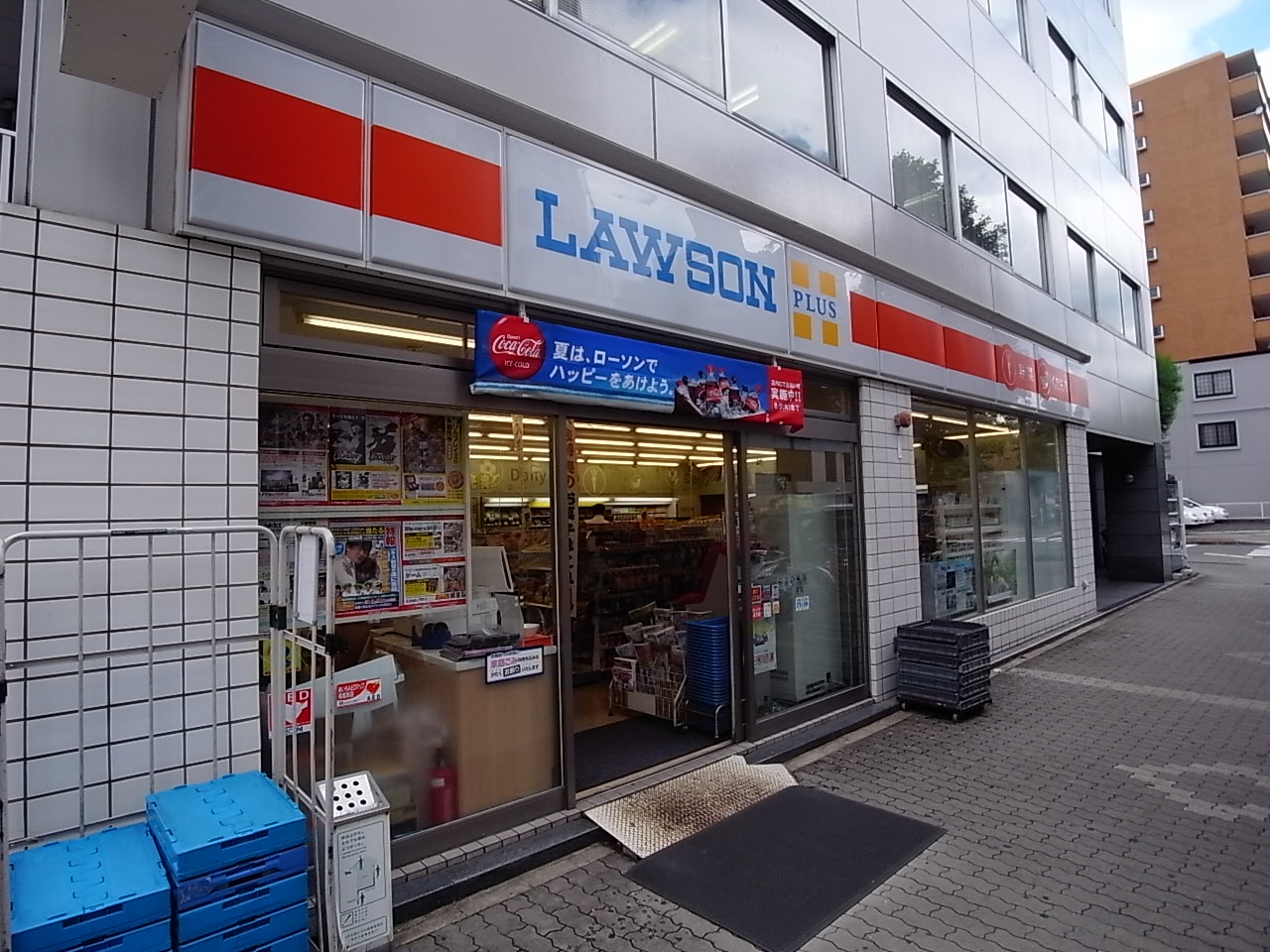 Convenience store. 118m until Lawson plus Marunouchi 2-chome (convenience store)