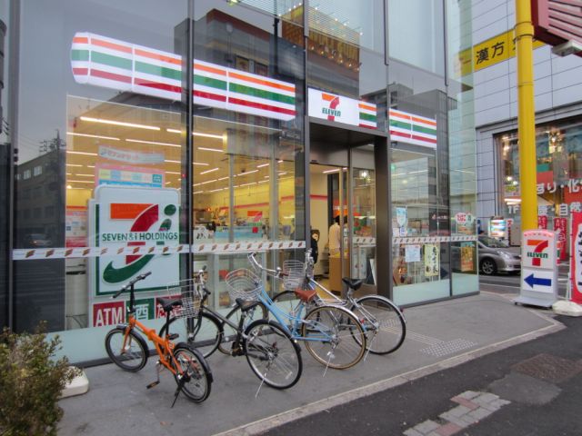 Convenience store. 230m to Seven-Eleven (convenience store)