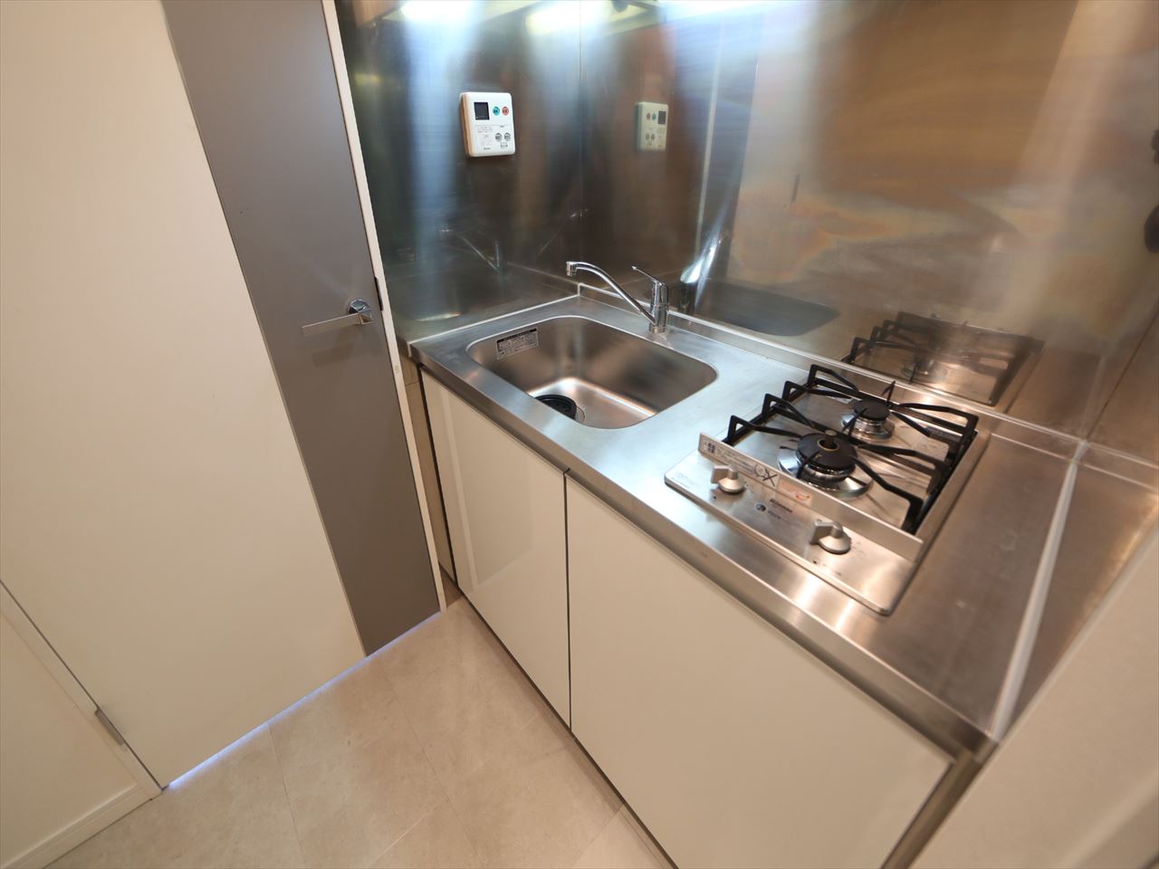 Kitchen. System Kitchen (2 burners with gas stove) refrigerator ・ Range available OK