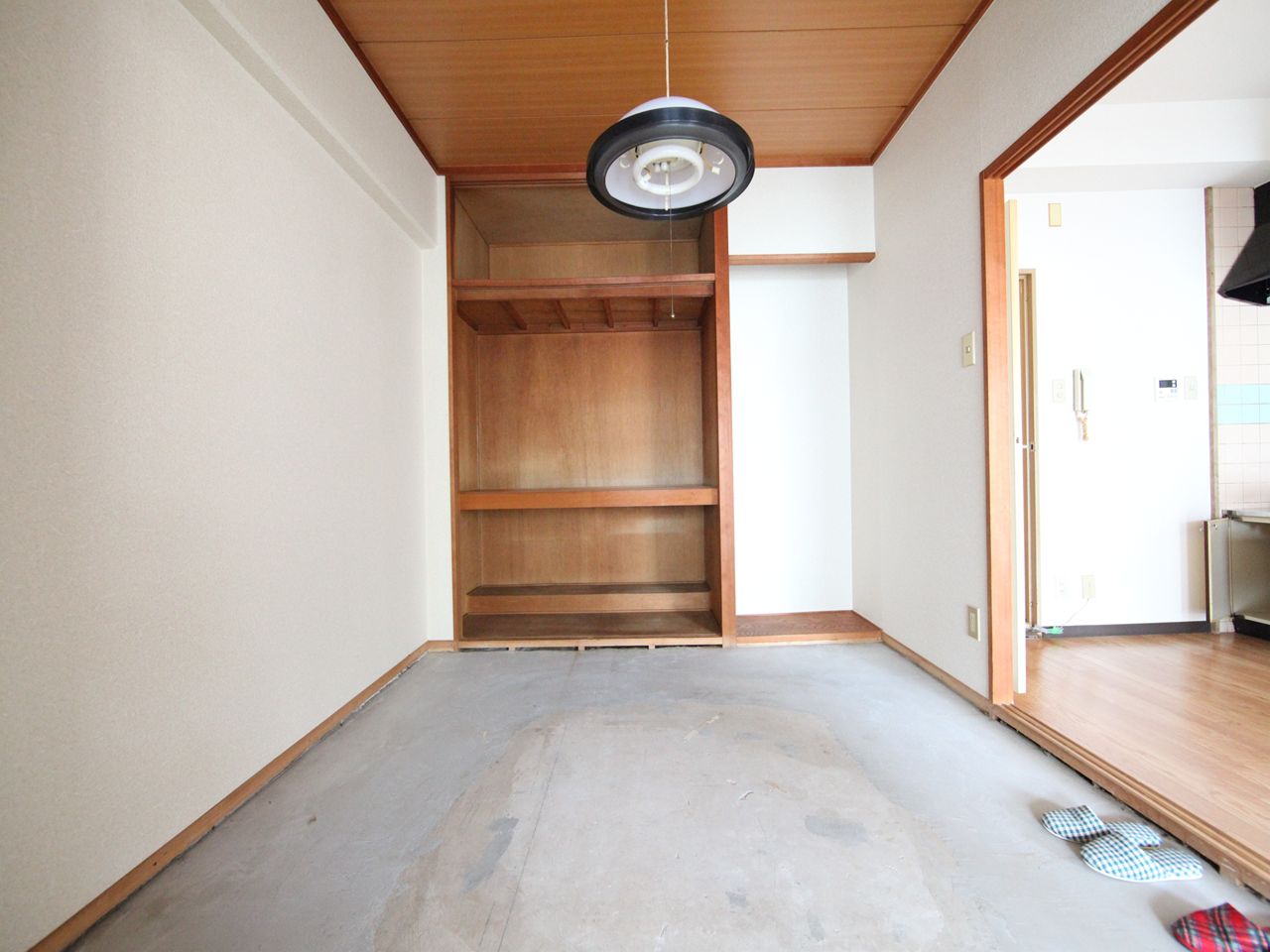 Living and room. Japanese-style room 4.5 Pledge Closet enhancement Tatami will be ready to move-in day