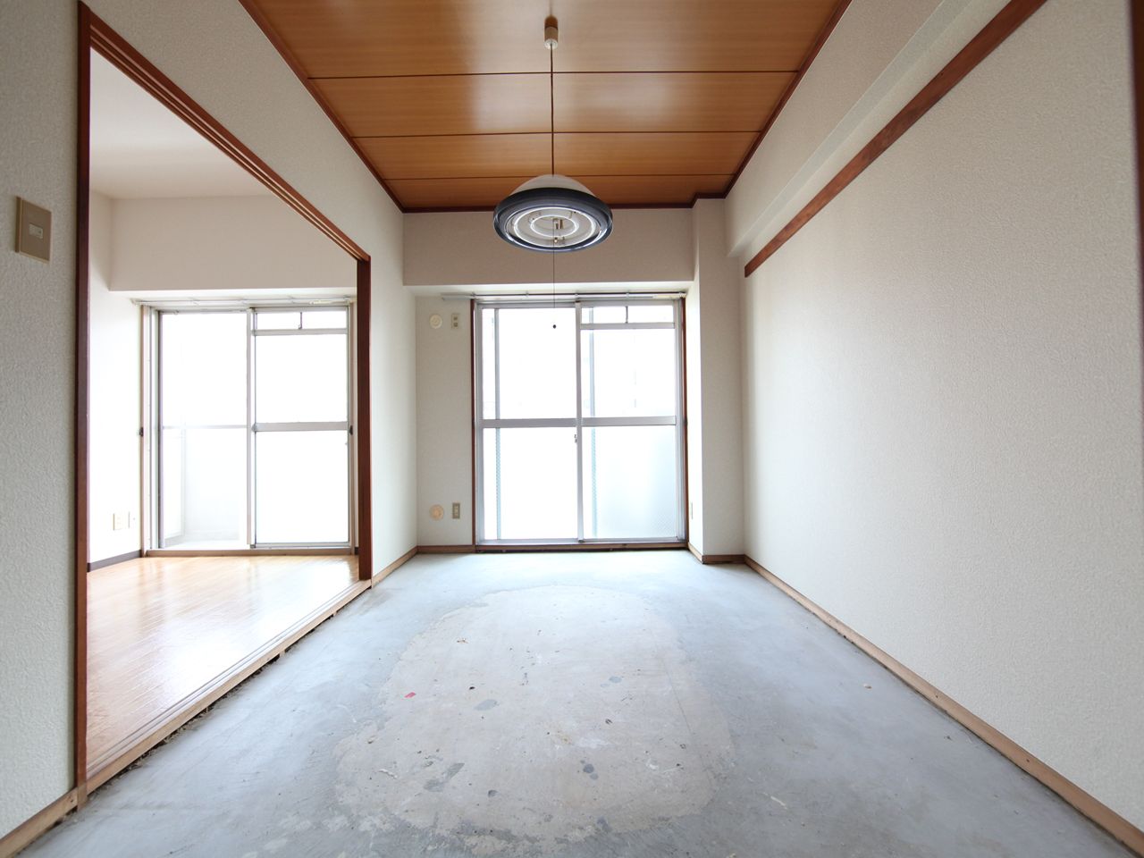 Living and room. Japanese-style room 6 quires Tatami will be ready to move-in day