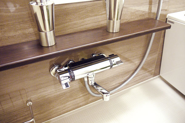 Bathing-wash room.  [Mixing faucet with thermostat & bathroom counter] Set hot water temperature of the stable keep mixing faucet with a thermostat and supplies. You can adjust the hot water temperature easily (same specifications)