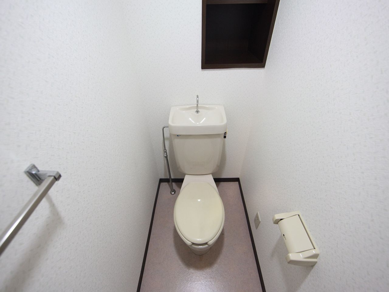 Toilet. Toilet (warm water washing toilet seat can be installed)