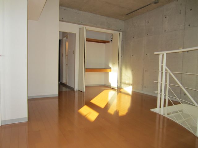 Living and room. In broad Western-style, Has become a spacious space also enter sunshine! 