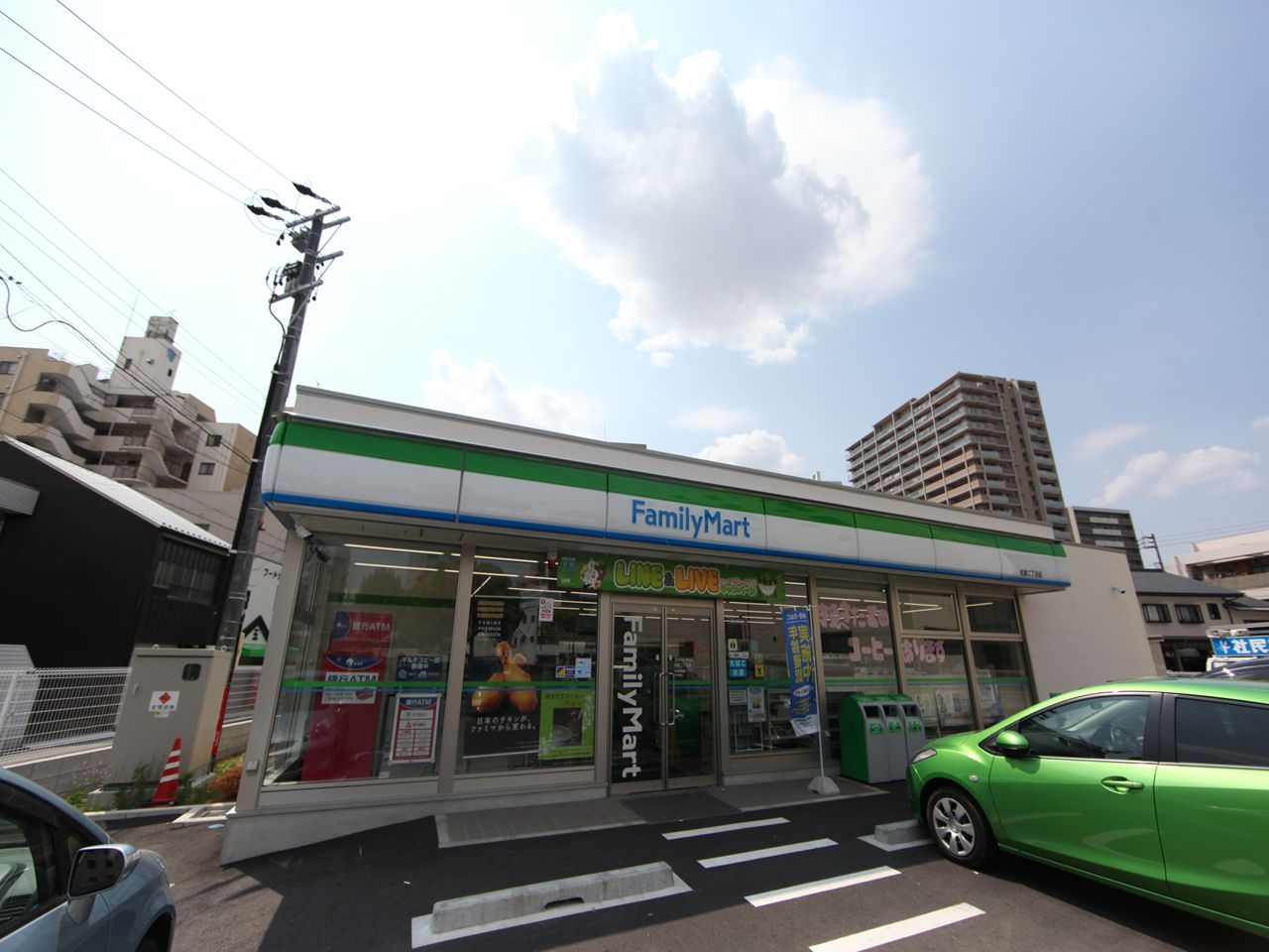 Convenience store. FamilyMart Matsubara-chome store up (convenience store) 328m