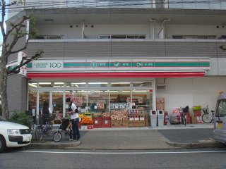 Convenience store. Lawson 100 up (convenience store) 80m