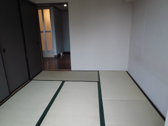 Other room space. Japanese-style room 4.5 Pledge