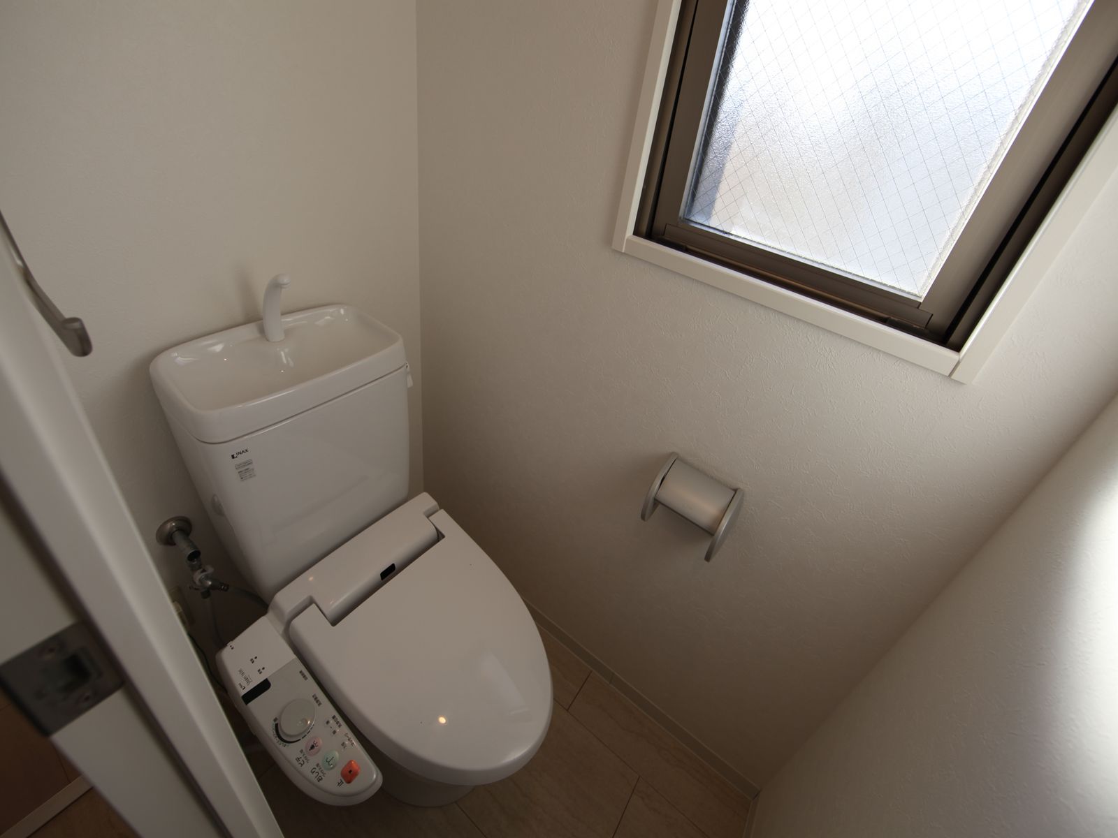 Toilet. toilet Warm water washing toilet seat mounted Allowed With windows (ventilation good)