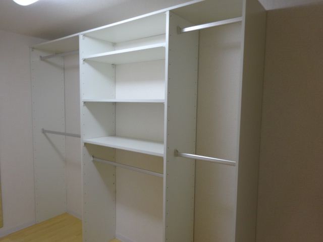 Receipt. Spacious walk-in closet