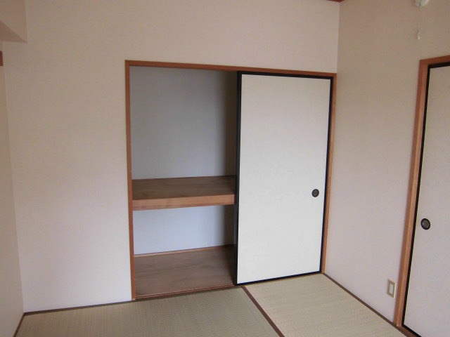 Receipt. South Japanese-style room Armoire