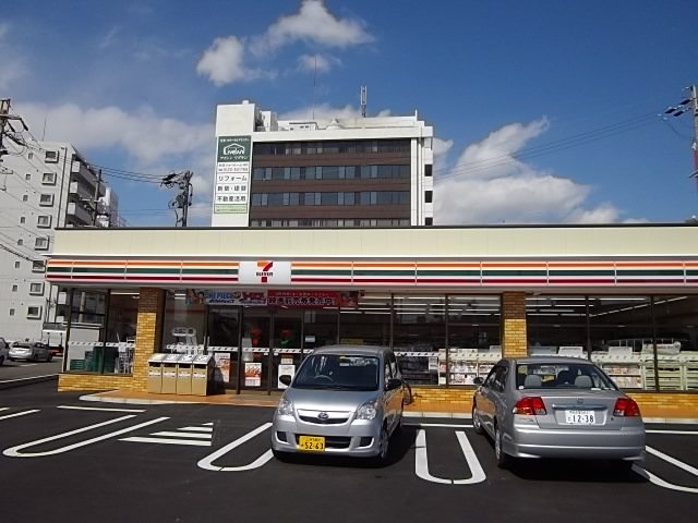 Convenience store. 128m to Seven-Eleven (convenience store)