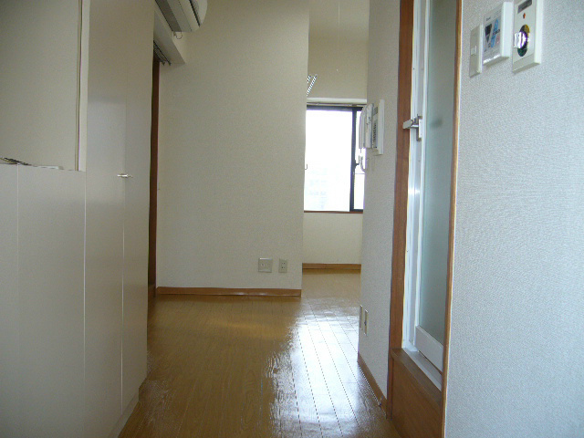 Other room space. From the front door ・  ・  ・