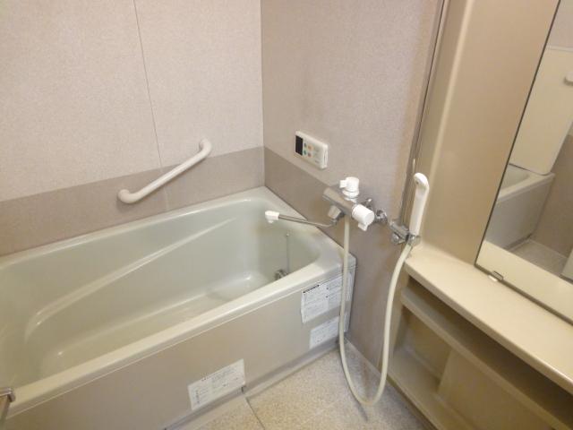 Bathroom. Bathroom heating dryer & add-fired function with Otobasu (December 2013) Shooting