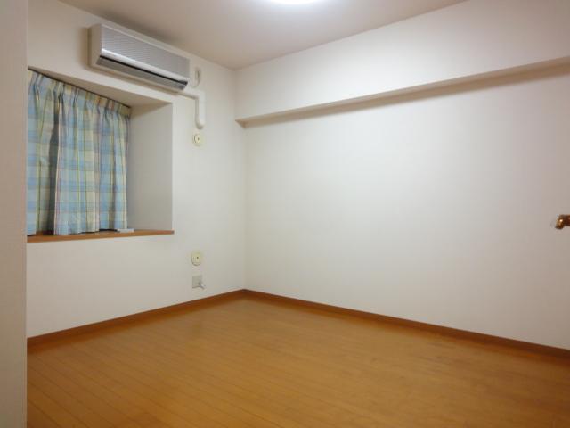 Non-living room. Northeast side Western-style (12 May 2013) Shooting