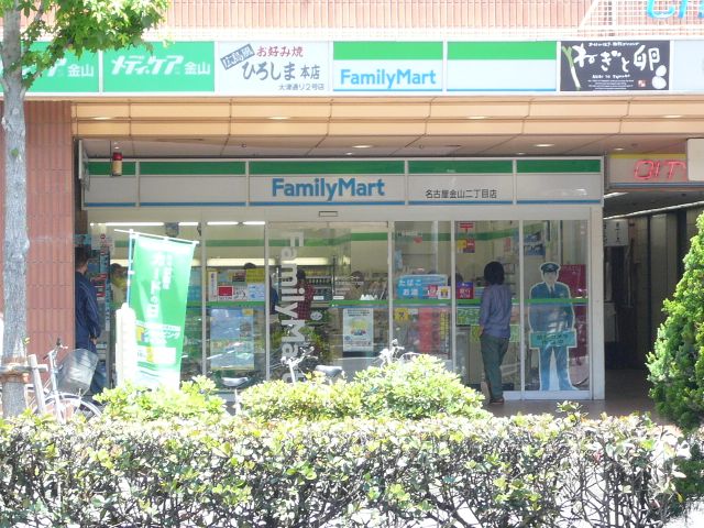 Convenience store. 280m to Family Mart (convenience store)