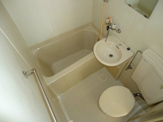 Bath. Bathroom (unit bus type)