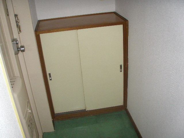 Entrance. Cupboard