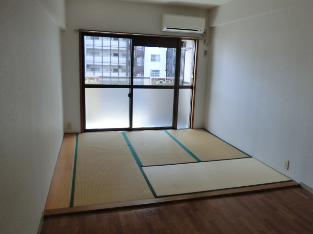 Other room space. Japanese-style room 4.5 Pledge