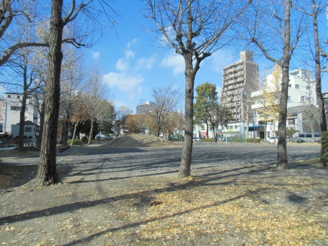 park. 390m to Xin Rong Park (park)